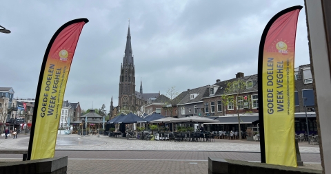 Foto Marktplein met vlaggen GDW